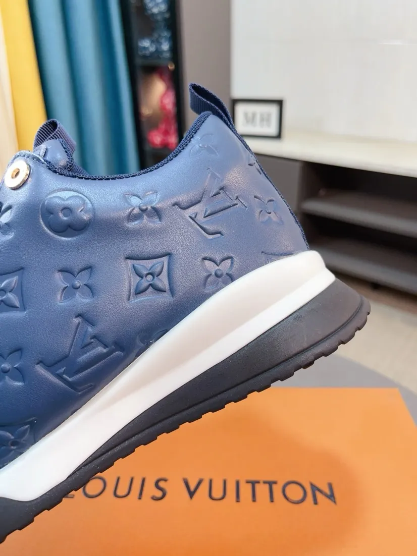 Ex-factory price 520🌹🌹[lv]🌹High-end men's shoes brand: Official website 1:1 Latest masterpiece: The upper is made of Italian imported first-layer cowhide punching design➕made of full genuine leather lining🔥, making walking more convenient and comfortable! Exclusive new style, stunning work [color]! Create a fashionable personality to set off your uniqueness! A must-have for trendy men! Classic🔥Number: 38-44